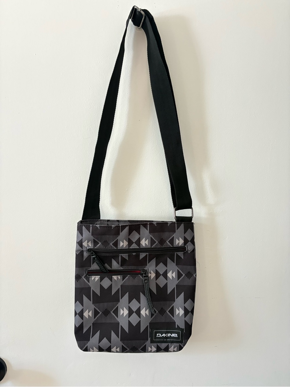 Dakine Black Geo Crossbody Bag - Like New